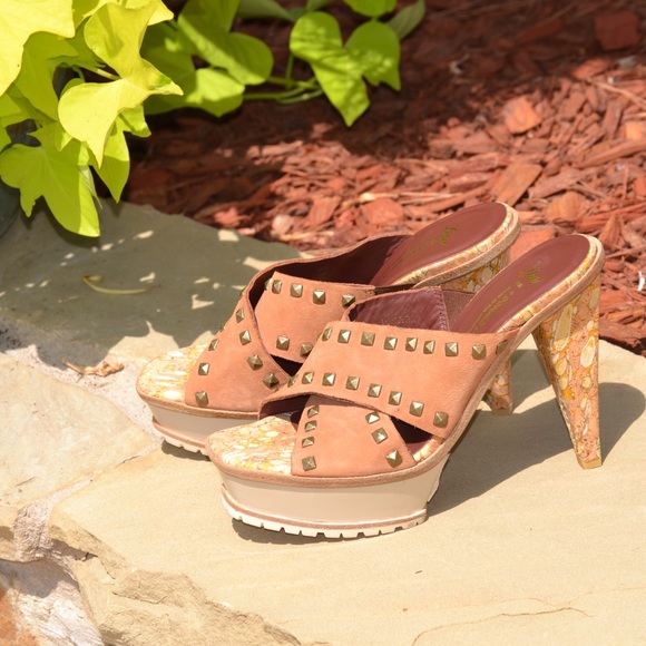 Lisa Pliner for Donald Pliner Platform Slides - Picture 3 of 4